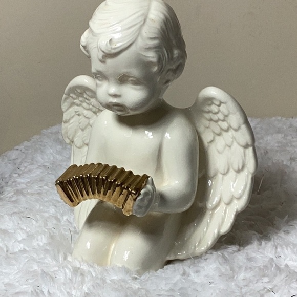 Mud Pie Ceramic Cherub Figurine Playing Gold Accordion - Picture 1 of 6